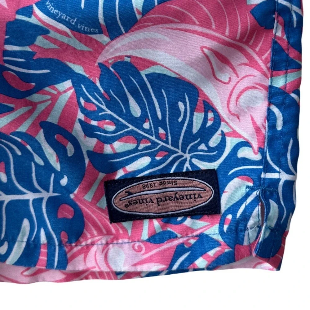 Vineyard Vines make splash
